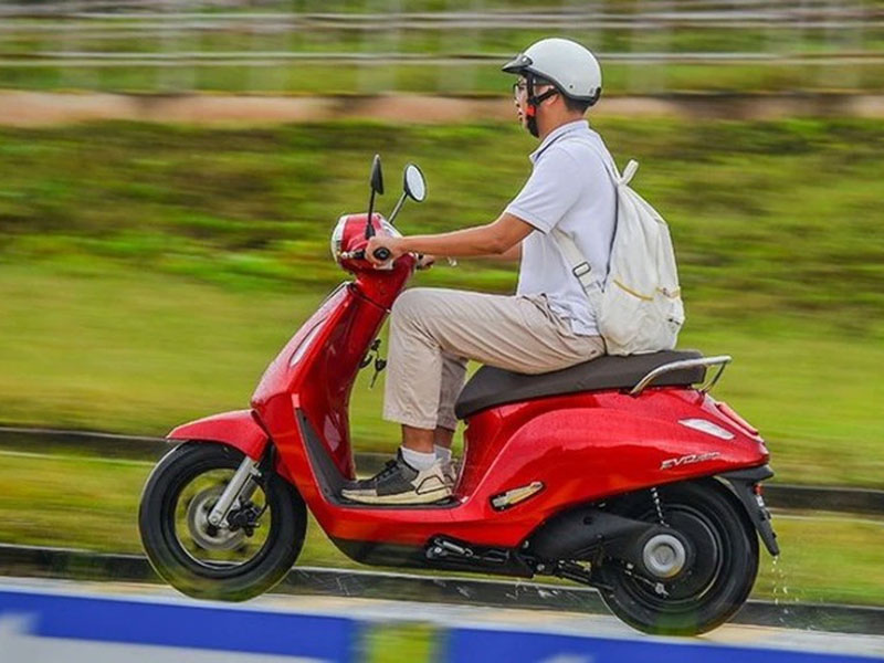 Cách mạng Xe máy điện và Hành trình Khám phá Ẩm thực Cố đô Huế 2024